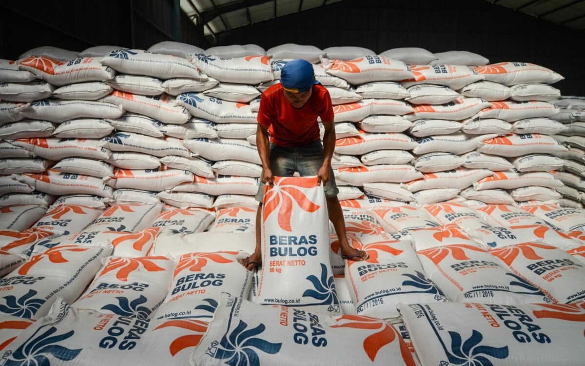 Bulog Salurkan Paket Bantuan Presiden Untuk Korban Banjir Di Kalsel