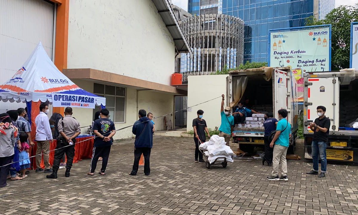 BULOG Gelar Operasi Pasar Daging Beku di Jakarta