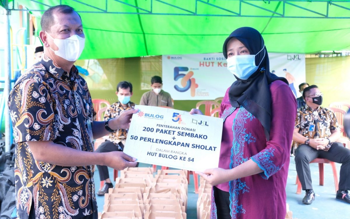 Rayakan HUT ke-54, Perum BULOG Gelar Bakti Sosial dan Lomba Menulis untuk Wartawan