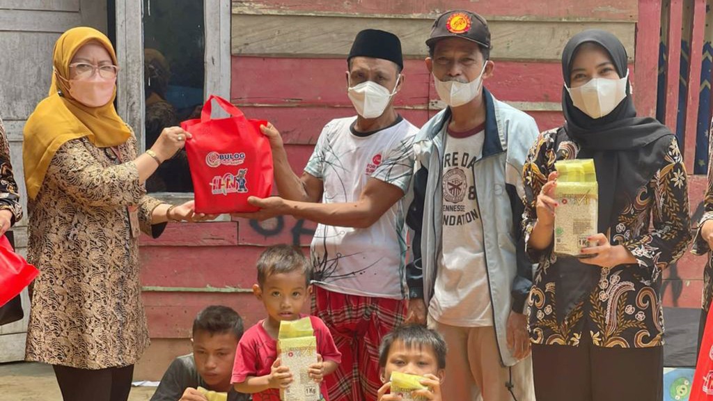 Perum BULOG dan PWI Bagikan Paket Beras Fortivit di Hari Pers Nasional