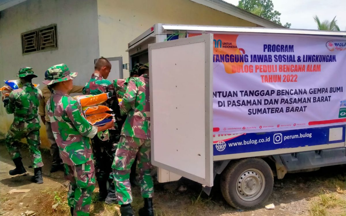 BULOG Peduli Bencana Kirim 2 Ton Beras dan Kebutuhan Sandang Lain ke Korban Gempa Sumatera Barat