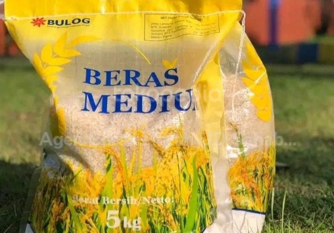 BULOG Cirebon luncurkan beras medium kemasan 5 kilogram ke pasaran