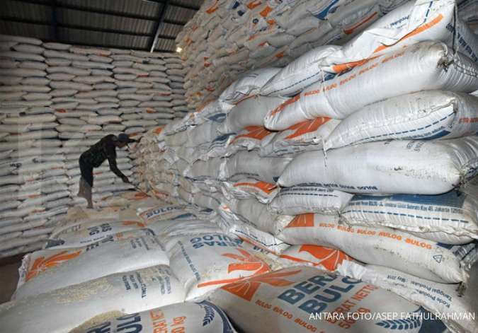 Impor Beras 200.000 Ton, Pengamat: Cukup untuk Bulog Intervensi Hingga Februari 2023