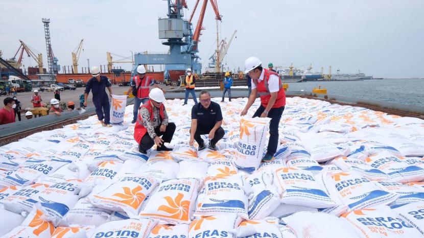 Bulog Jamin Impor Beras Selesai Februari, Panen Petani tak Terganggu