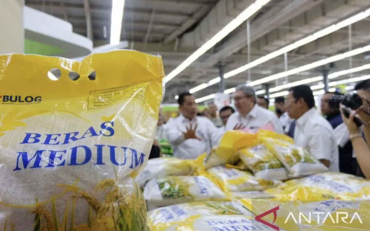 Bulog stabilkan harga dan pasokan beras dengan gandeng Hypermart