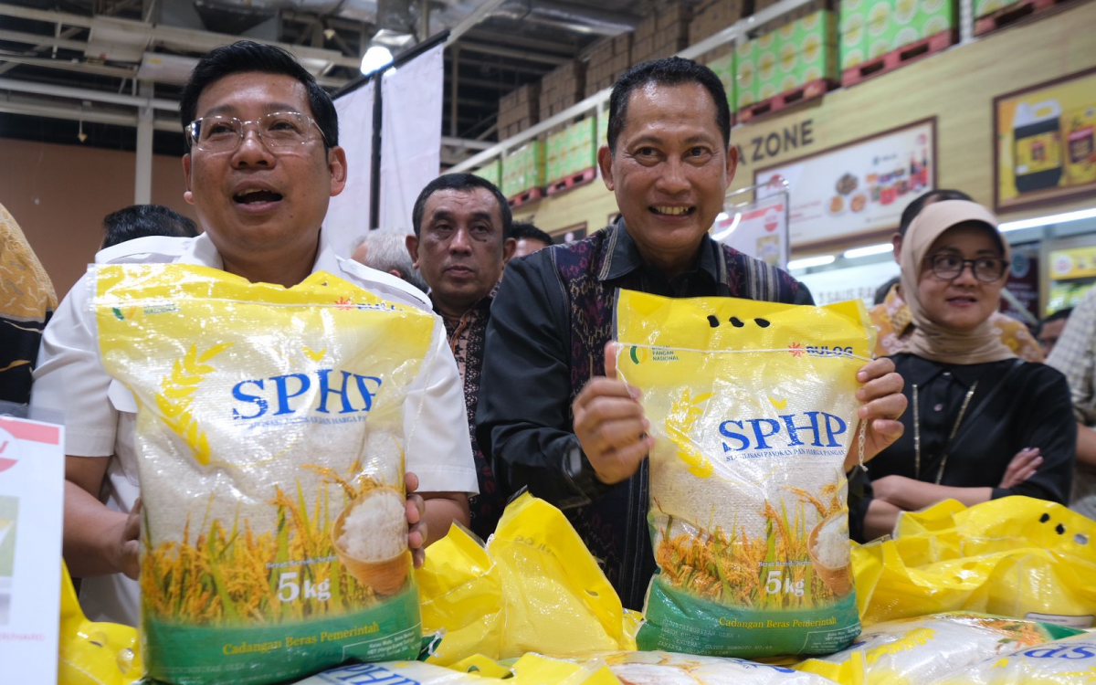 STOK MELIMPAH, BULOG PASTIKAN BERAS OPERASI PASAR (SPHP) TERSEDIA DI SEMUA TEMPAT