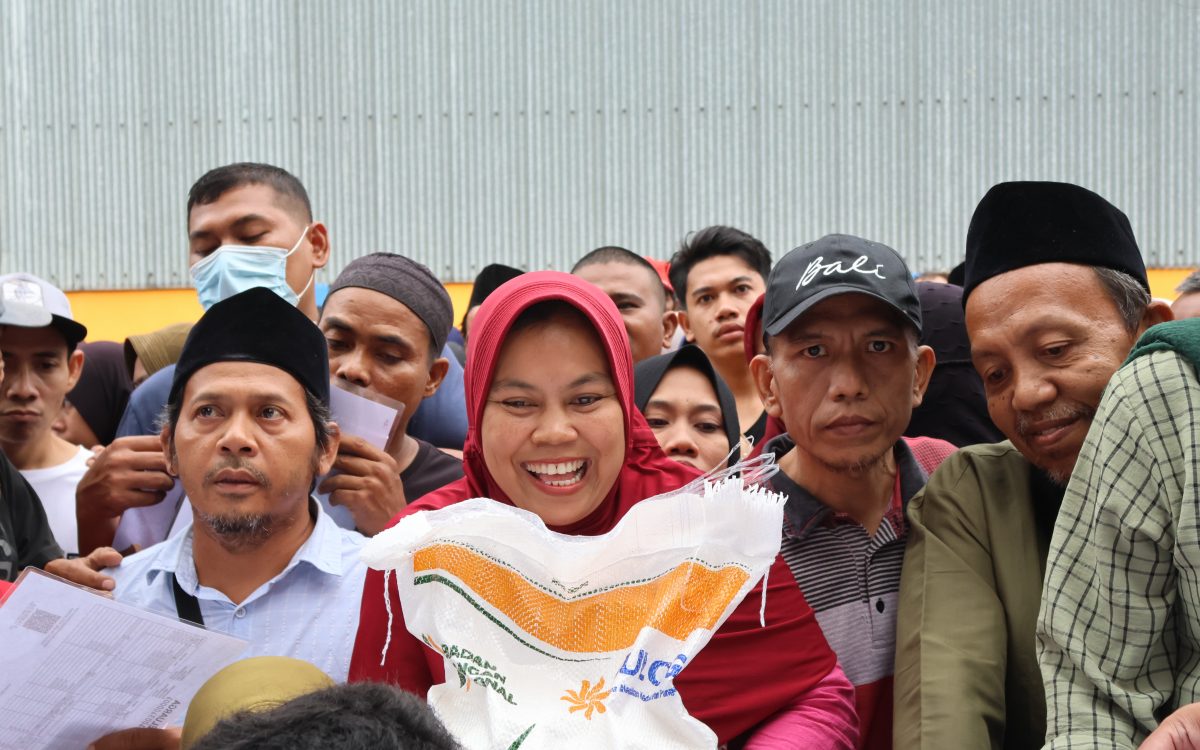 BULOG BEBERKAN KEBERHASILAN BANTUAN PANGAN BERAS MENAHAN LAJU INFLASI