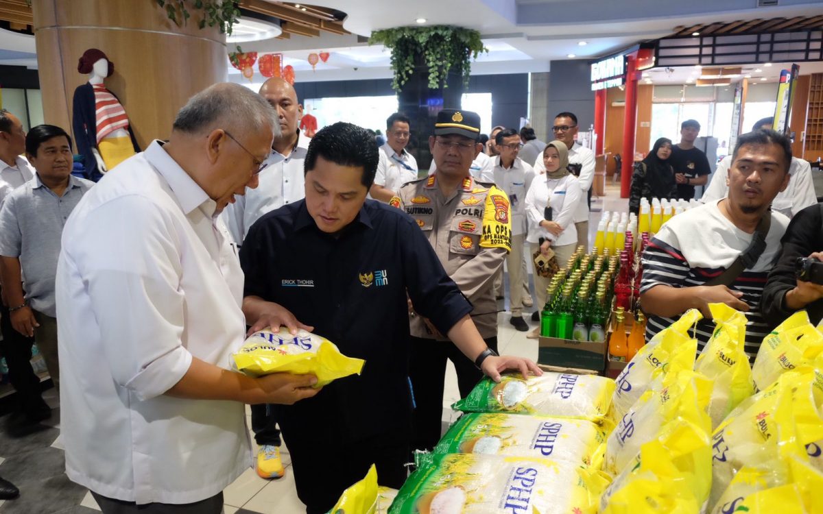 MENTERI BUMN PASTIKAN STOK BERAS BULOG CUKUP MENGHADAPI RAMADHAN DAN IDUL FITRI