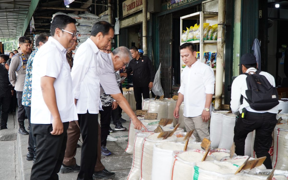 PRESIDEN PASTIKAN BERAS SPHP BULOG SUDAH MEMBANJIRI PASAR INDUK BERAS CIPINANG