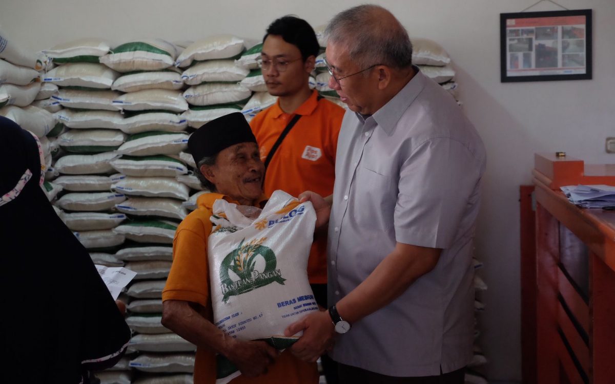 BULOG SALURKAN KEMBALI BANTUAN PANGAN BERAS PASCA MASA TENANG PEMILU