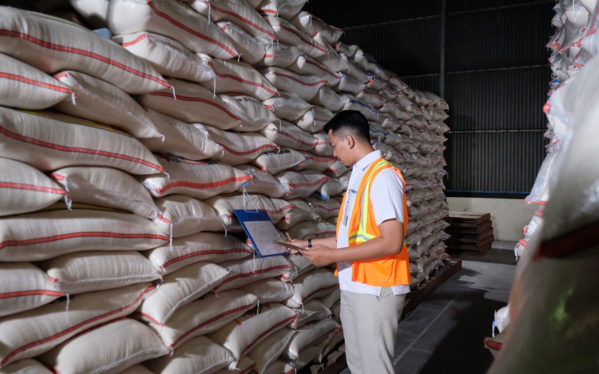 Cara BULOG Menjaga Kualitas Beras di Tengah Serapan yang Membludak