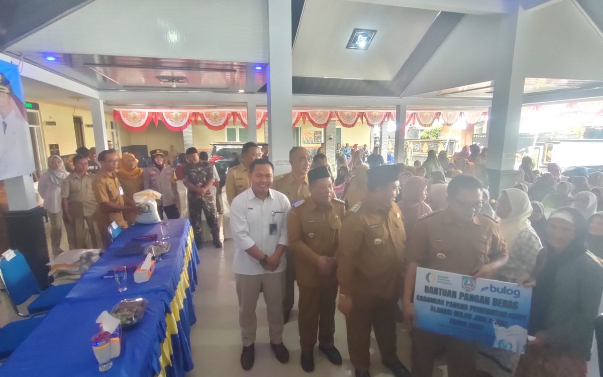 Bulog Gelar Penyaluran Bantuan Pangan Beras, Pastikan Ketersediaan Pangan Nasional