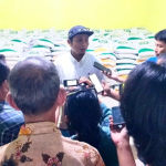 Bulog Sumbar Salurkan Beras Bantuan Pangan Untuk 7.900 PBP di Mentawai
