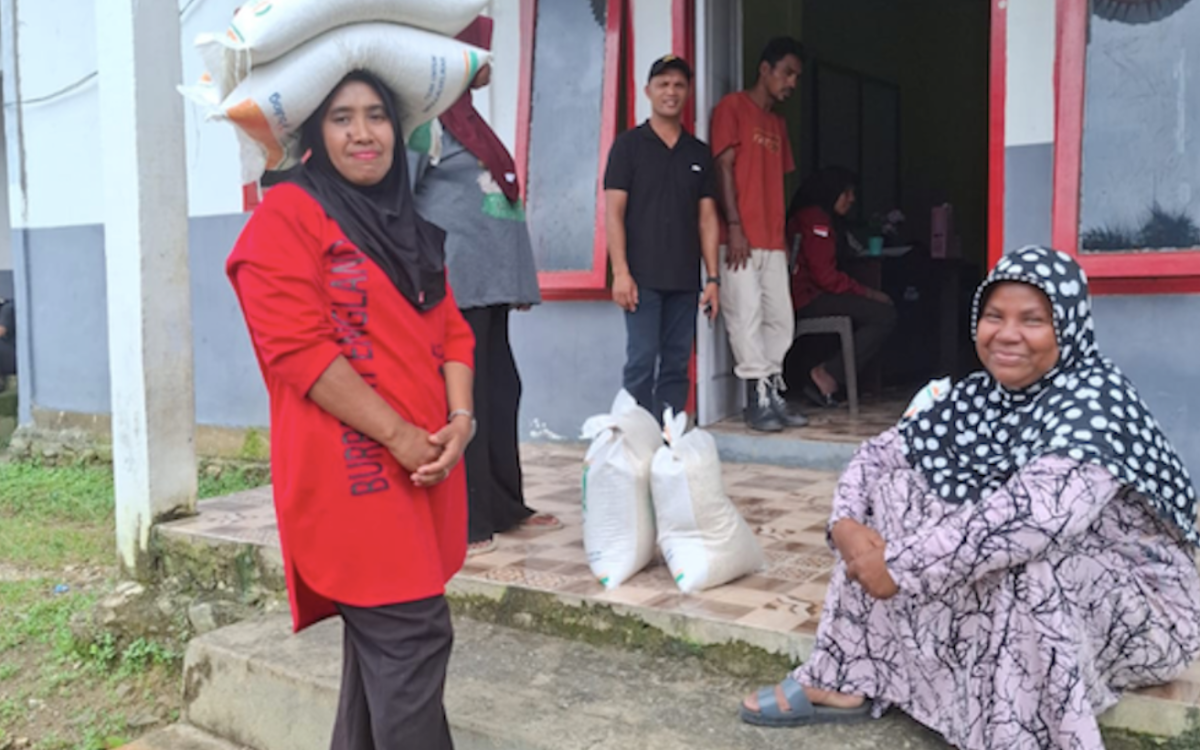 Bulog Salurkan 22,6 Ton Beras Bantuan ke Buru Selatan