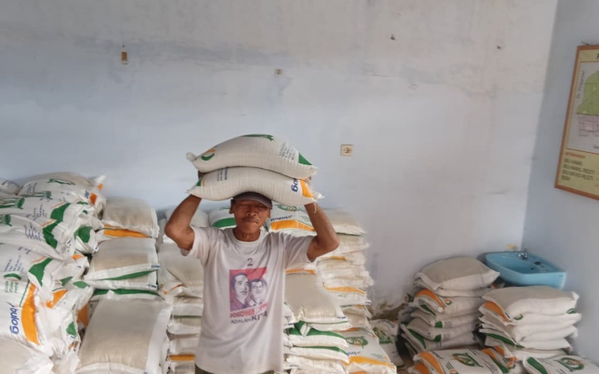 80 Ribuan Warga Tulungagung Terima Bantuan Pangan Beras