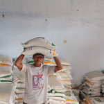 80 Ribuan Warga Tulungagung Terima Bantuan Pangan Beras