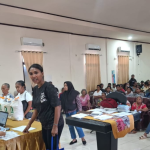 Bulog Maluku-Malut Salurkan 11.220 Kg Banpang kepada 561 Warga Teluk Ambon