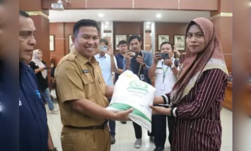 Pemko Bukitinggi Launching Penyaluran Cadangan Pangan Pemerintah Periode Juni-Juli 2025