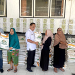 BULOG Lotim Pantau Langsung Pendistribusian Bantuan Pangan ke Sejumlah Desa