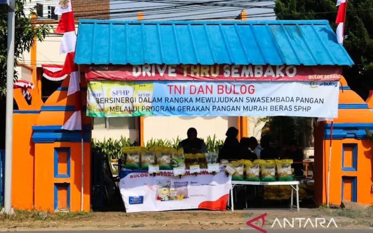 Bulog hadirkan “drive-thru”, permudah distribusi beras SPHP di Serang