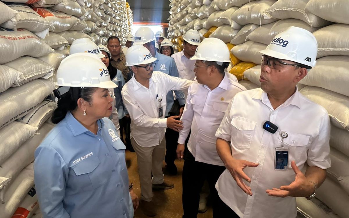 Komisi IV DPR RI Tinjau Stok Beras di Gudang BULOG Panaikang: Stok Aman, Harga Beras Diyakini Segera Normal