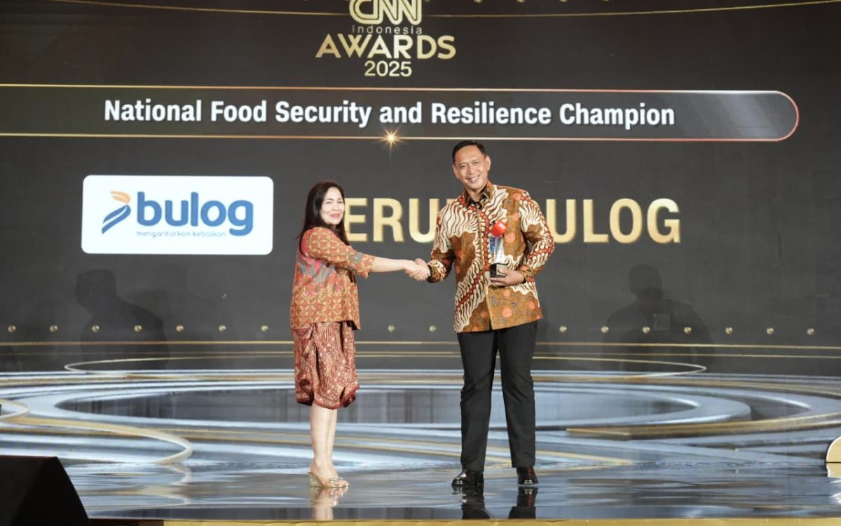 BULOG Raih Penghargaan “National Food Security and Resilience Champion” di Ajang CNN Indonesia Awards 2025