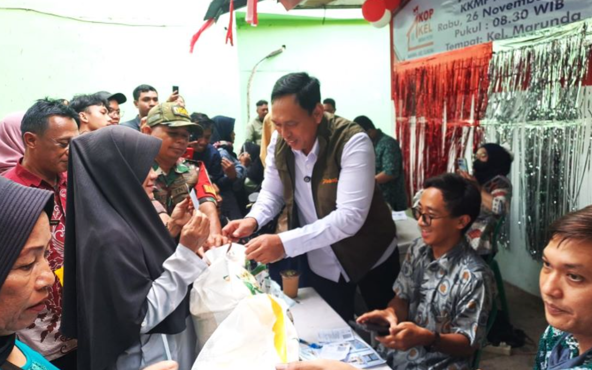 Penyaluran Bantuan Pangan 2025: Bulog Sidak ke Marunda, Beras dan Minyak Goreng Mulai Dibagikan