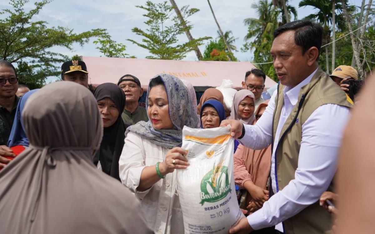 Bersama Komisi IV DPR RI, BULOG Gerak Cepat Salurkan Bantuan di Padang