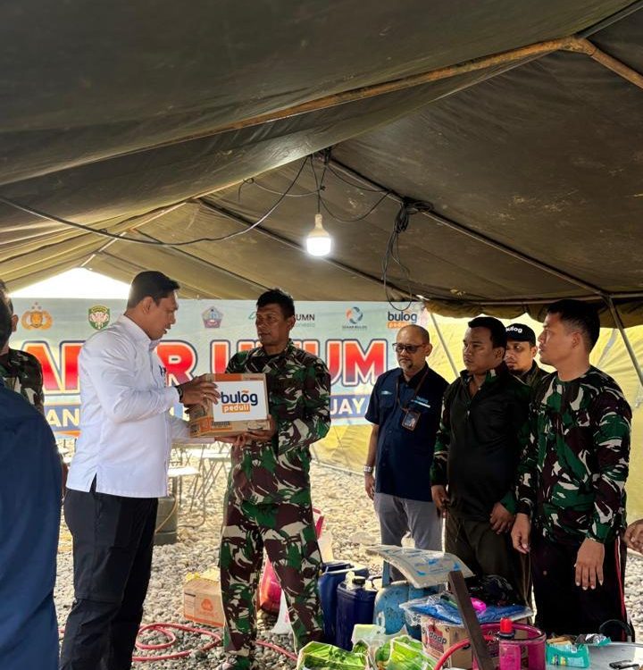 Menko Pangan Pastikan Stok Beras BULOG Aman untuk Antisipasi Bencana di Sumatera