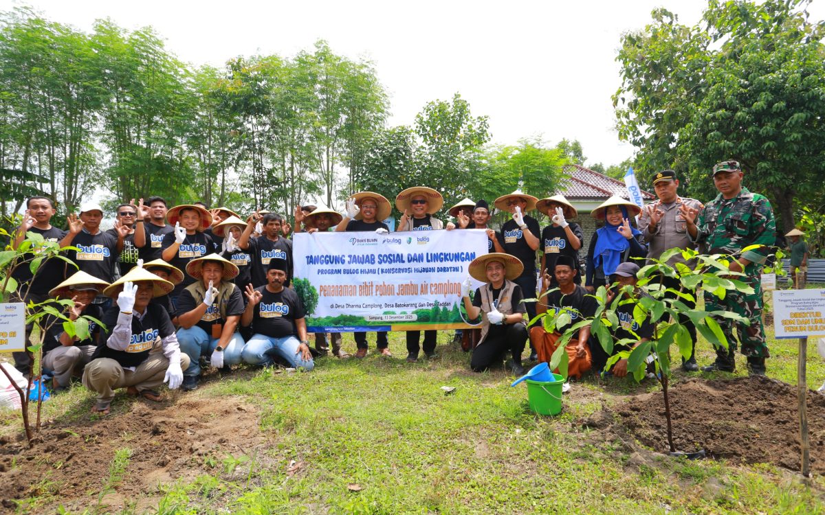 BULOG Dukung Pelestarian Lingkungan dengan Penanaman 250 Bibit Jambu Air Camplong di Sampang