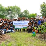 BULOG Dukung Pelestarian Lingkungan dengan Penanaman 250 Bibit Jambu Air Camplong di Sampang
