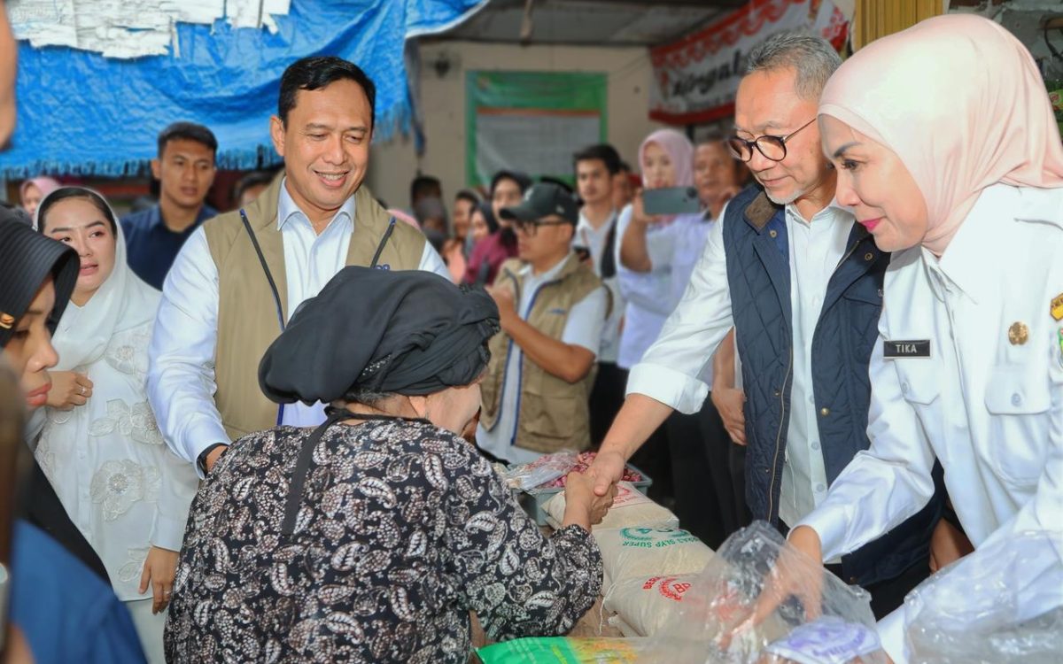 DIRUT BULOG BERSAMA MENKO PANGAN KUNJUNGI PASAR KENDAL DI PENGHUJUNG 2025 PASTIKAN HARGA PANGAN DI JAWA TENGAH STABIL