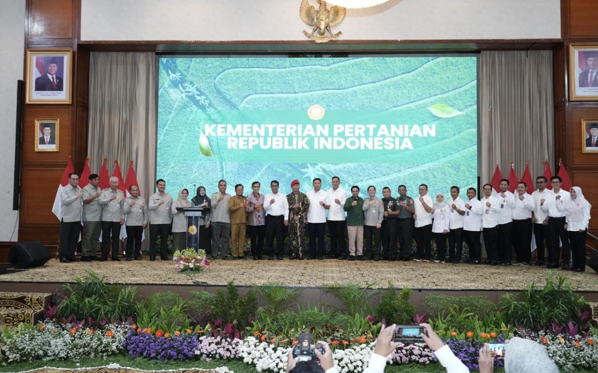 Sepuluh Pejabat BULOG Terima Penghargaan dari Menteri Pertanian atas Dukungan Swasembada Pangan 2025