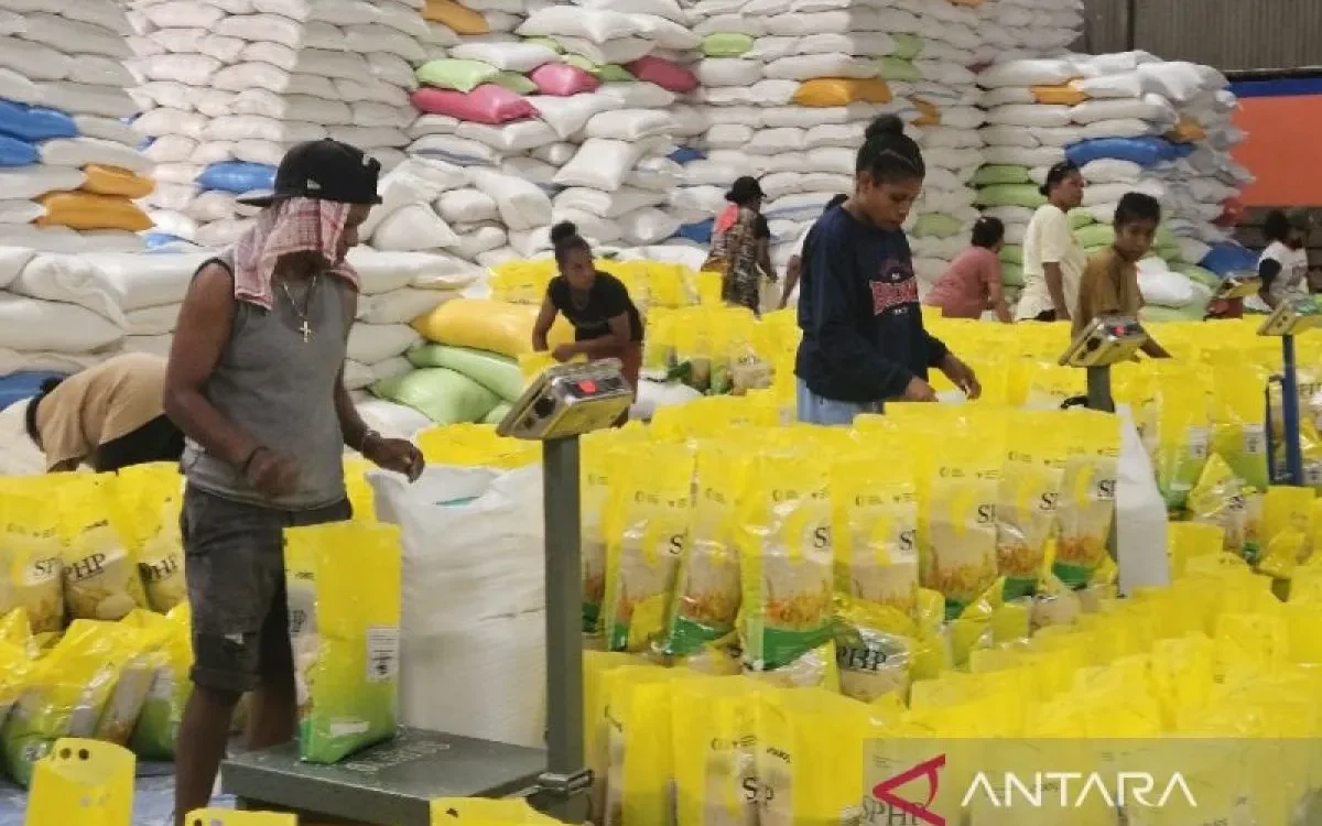 Bulog Salurkan 20.567 ton Beras SPHP Ke Seluruh Papua Pada Januari 2026