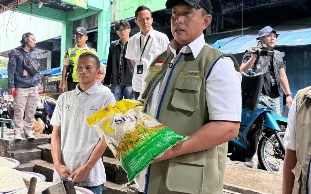 Dirut BULOG Sidak Pasar, Pastikan Stok dan Harga Beras dan Minyakita Stabil Selama Ramadan hingga Lebaran 2026