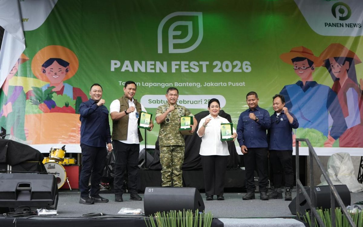 Dirut BULOG Beserta Ketua Komisi IV dan Kasad Dianugerahi sebagai Insan Inspiratif Pangan dalam Panen Fest 2026