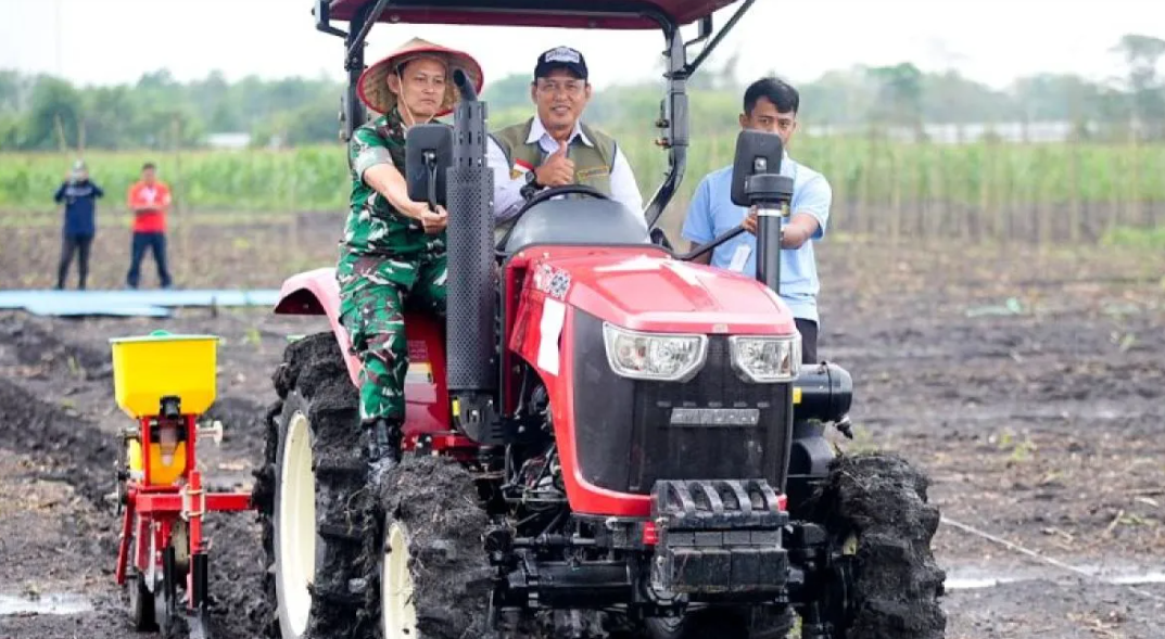 BULOG Bersama Kapolri dan Wamentan Dorong Produksi Jagung Nasional dari Sumsel