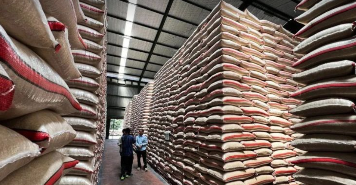Tak Perlu Panik, BULOG Klaim Stok Beras dan Minyak Goreng Aman hingga Akhir Tahun