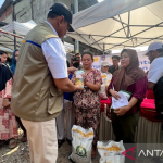 BULOG Salurkan Serentak Bantuan Beras-Minyak Goreng Bagi 32,3 Juta KPM