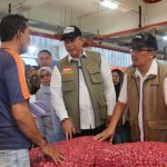 Dirut BULOG Sidak Pasar Johar, Kepanjen, dan Kanjengan Semarang, Pastikan Harga dan Pasokan Pangan Aman