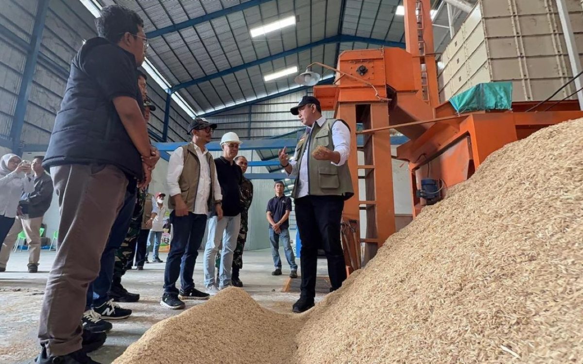 Tinjau Mitra Makloon di Maros, Dirut BULOG Dorong Inovasi Pemanfaatan Sekam Padi