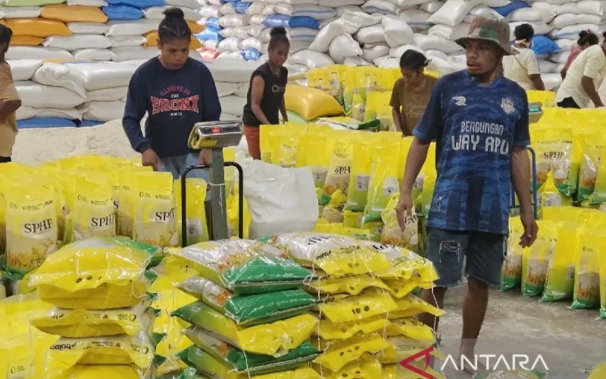 BULOG Siapkan 4.100 Ton Beras Bantuan Pangan Bagi Papua