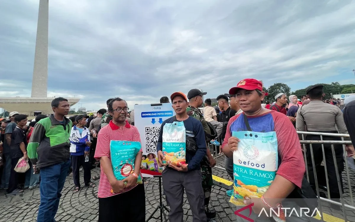 BULOG-ID FOOD Salurkan 100.000 Paket Sembako Gratis di Bazar Istana
