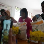 BULOG Distribusikan Bantuan Pangan Kepada 3.827 Penerima di Jakbar