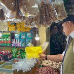 Dirut BULOG Mengecek Stabilisasi Harga Pangan di Pasar Wonokromo dalam Rangka Memastikan Harga Pangan Stabil
