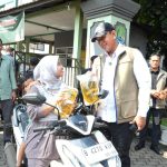 Dirut BULOG Monitor Langsung Penyaluran Bantuan Pangan di Bekasi, Pastikan Tepat Sasaran