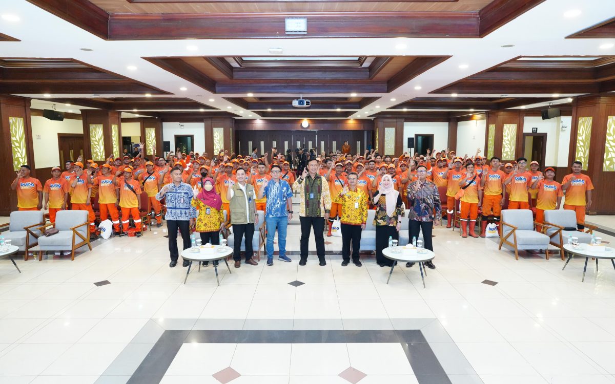 BULOG Berbagi Kepedulian kepada PJLP dan Masyarakat dalam Rangka HUT ke-59