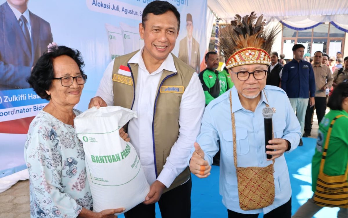 Dirut BULOG dan Menko Pangan Pastikan Bantuan Pangan Menjangkau Masyarakat hingga Wilayah Timur Indonesia