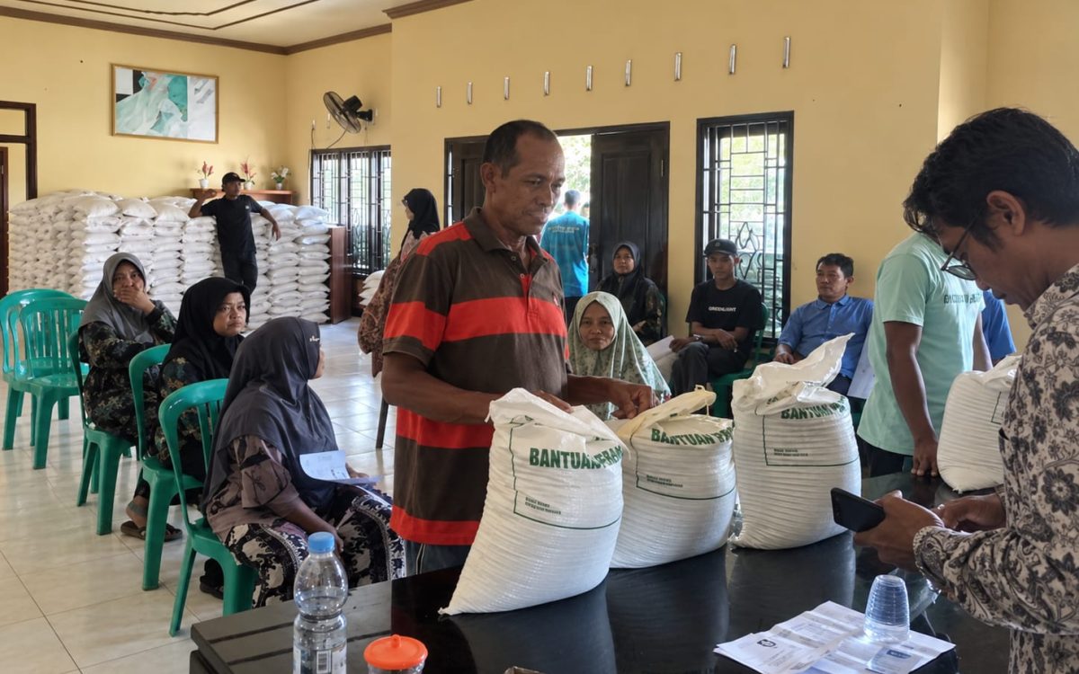 BULOG Cirebon Kawal Bantuan Pangan hingga ke Masyarakat, Pastikan Beras Diterima Penerima yang Berhak