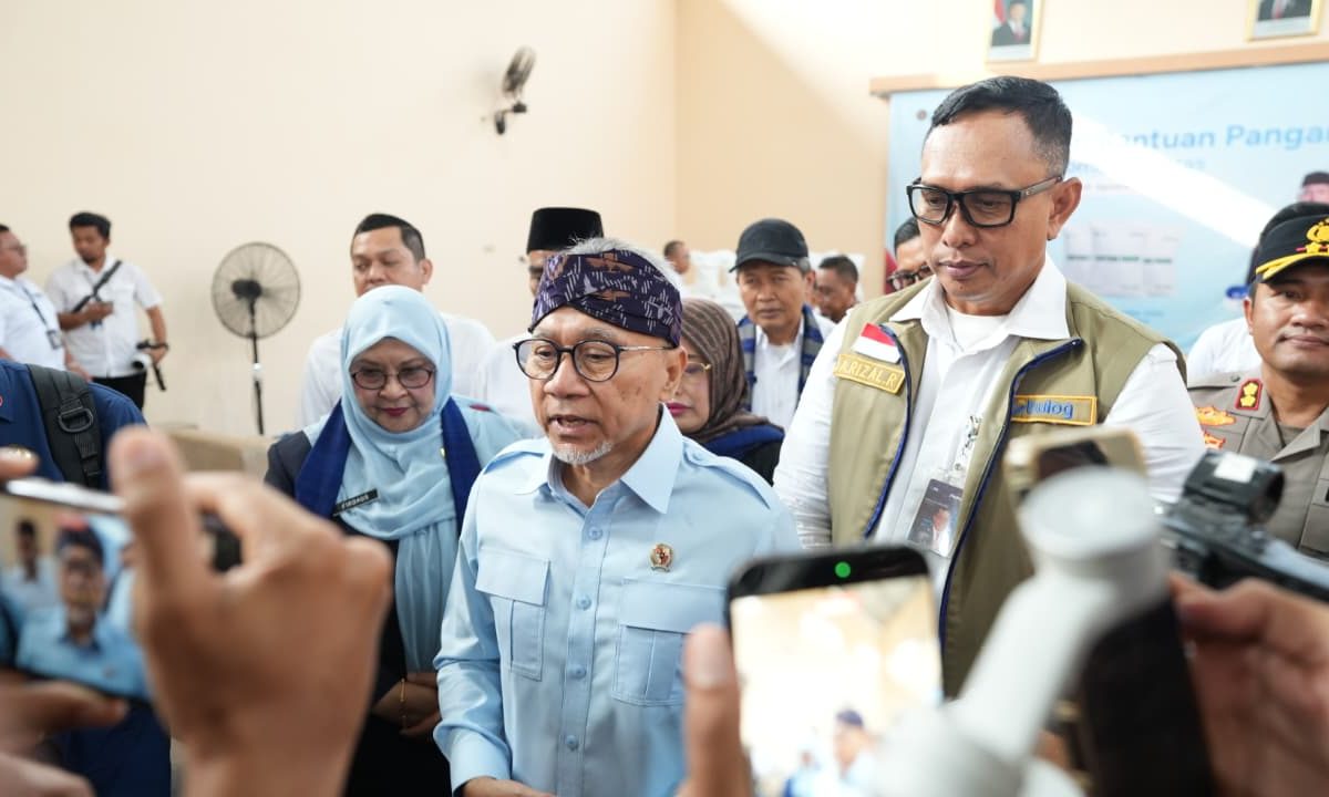 BULOG dan Kemenko Pangan Bagikan Langsung 7.542 Ton Beras Bantuan Pangan di Kediri